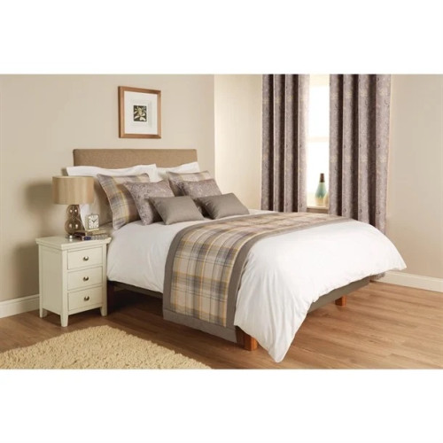 Luxury Chatsworth Bordered Bed Runner - Claret